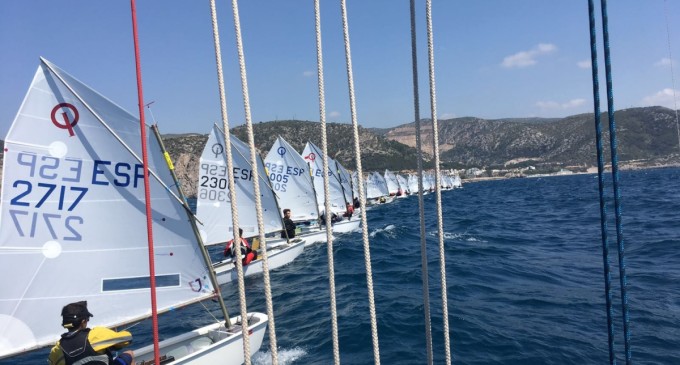 140 embarcaciones, 10 regatas y una buena organización cierran el Campeonato de Cataluña de Òptimist en el CN Garraf
