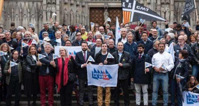 La Vela Catalana llena Barcelona de embarcaciones en contra de la Ley de Costas