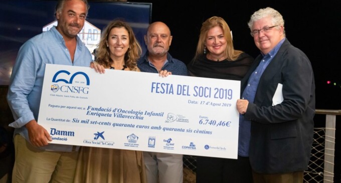 El CN Sant Feliu de Guíxols entrega un xec de 6.740 euros a la Fundació d’oncologia infantil Enriqueta Villavecchia