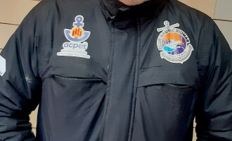 El Club Nàutic Riumar incorpora el logo de la Asociación Catalana de Puertos Deportivos y Turísticos (ACPET) en su equipación
